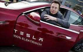 Кеті Вуд знову купує акції Tesla в 2024